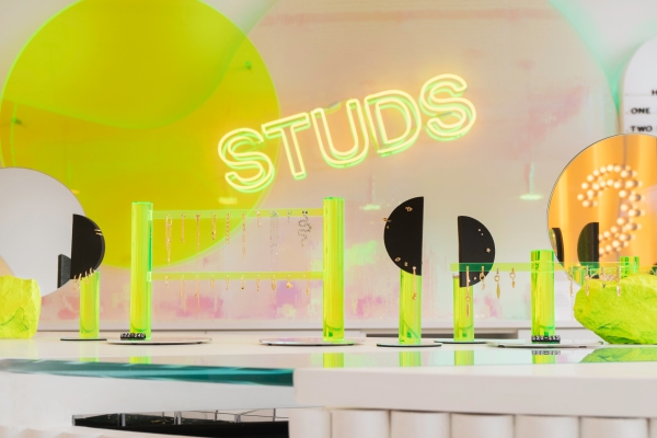 Studs quiere modernizar la experiencia de perforación de orejas para los adolescentes de la Generación Z