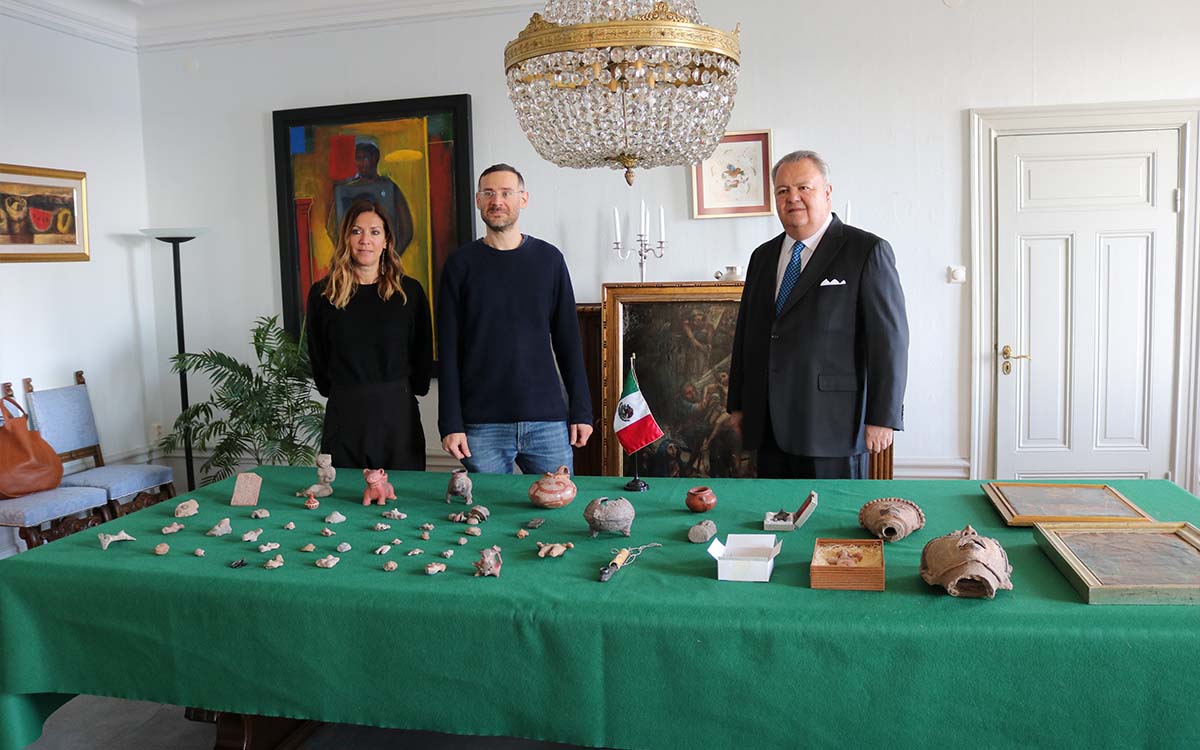 Suecia restituye a México piezas arqueológicas y óleos de la época virreinal