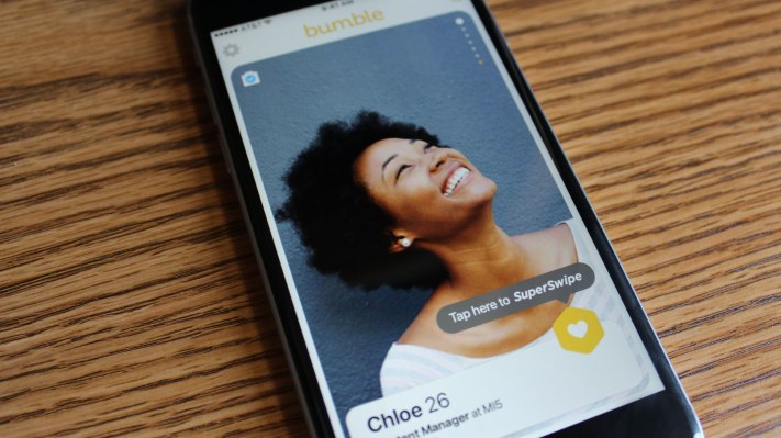 SuperSwipe de Bumble te permite mostrar interés antes de que alguien deslice el dedo hacia la izquierda o hacia la derecha