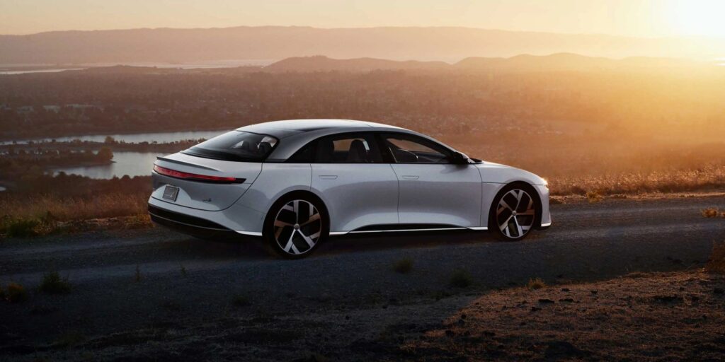 Tesla se está tomando el aire lúcido en serio, vio un punto de referencia probando el EV