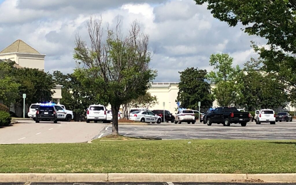 Tiroteo en centro comercial deja 10 heridos y 3 detenidos en Carolina del Sur, EU