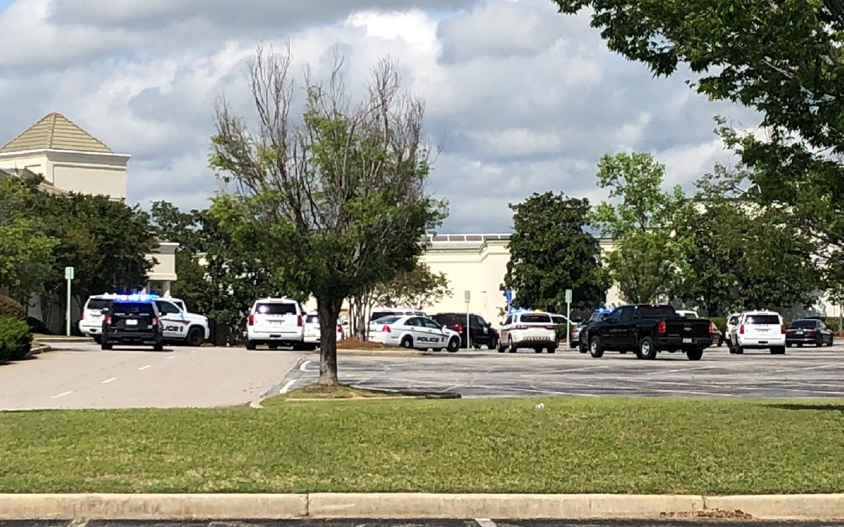 Tiroteo en centro comercial deja 10 heridos y 3 detenidos en Carolina del Sur, EU