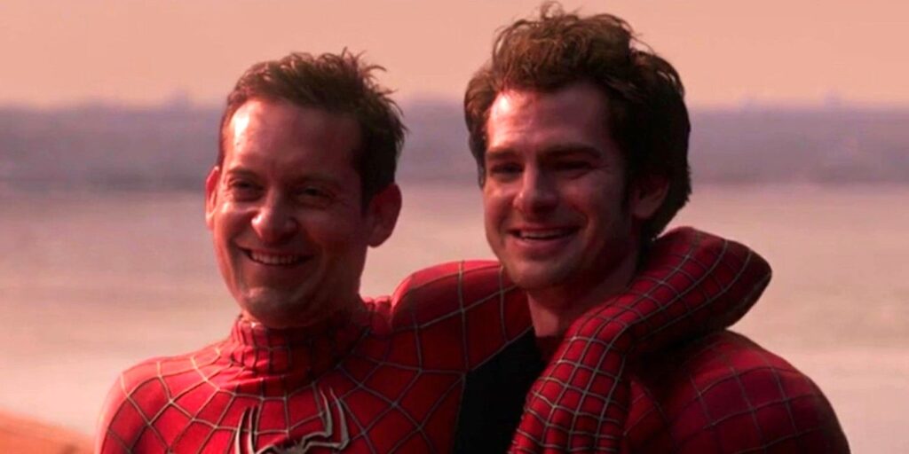 Tobey Maguire y Andrew Garfield vistos en la proyección Everything Everywhere