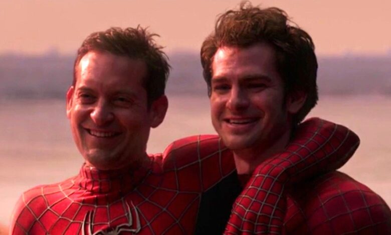 Tobey Maguire y Andrew Garfield vistos en la proyección Everything Everywhere