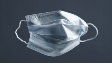 Todavía es fácil encontrar anuncios de máscaras de coronavirus en Facebook
