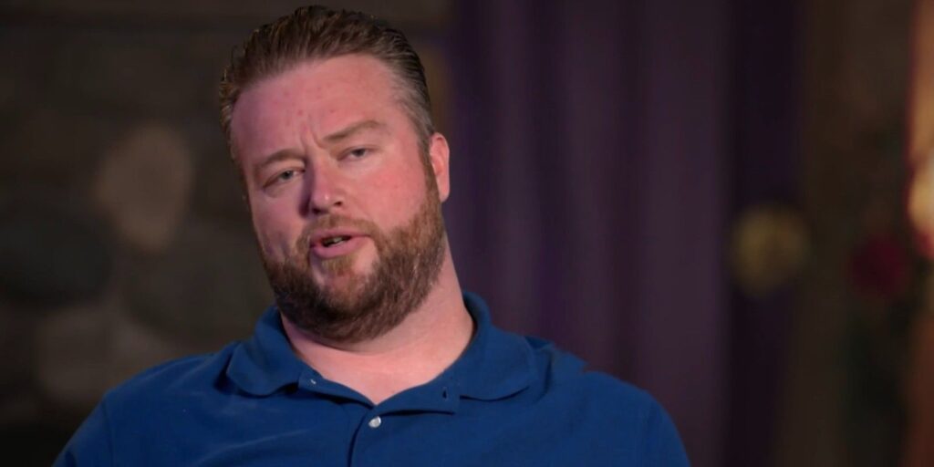 Todo en 90 días: Mike revela un sorprendente compañero de cuarto en el clip de 90 Day Diaries