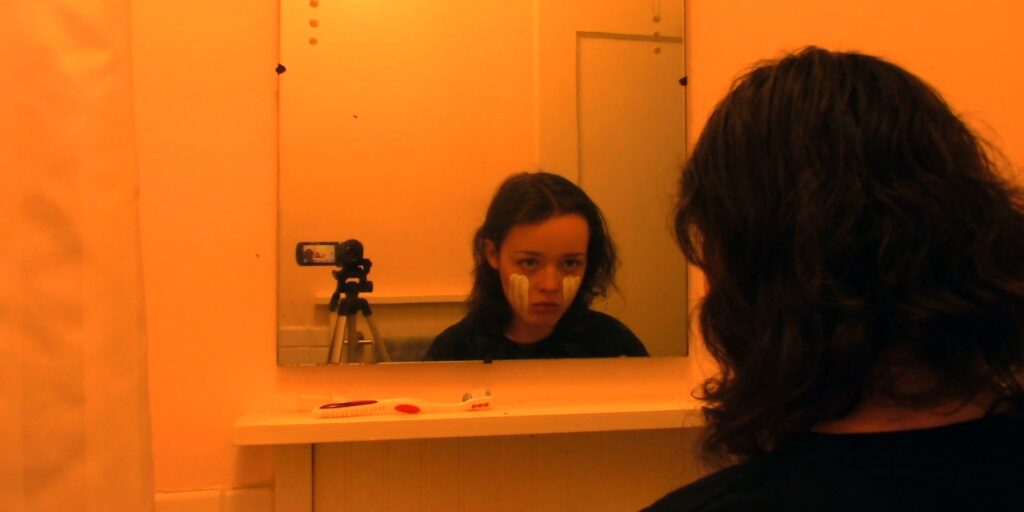 Todos vamos a la feria mundial Reseña: un horror inteligente de Internet