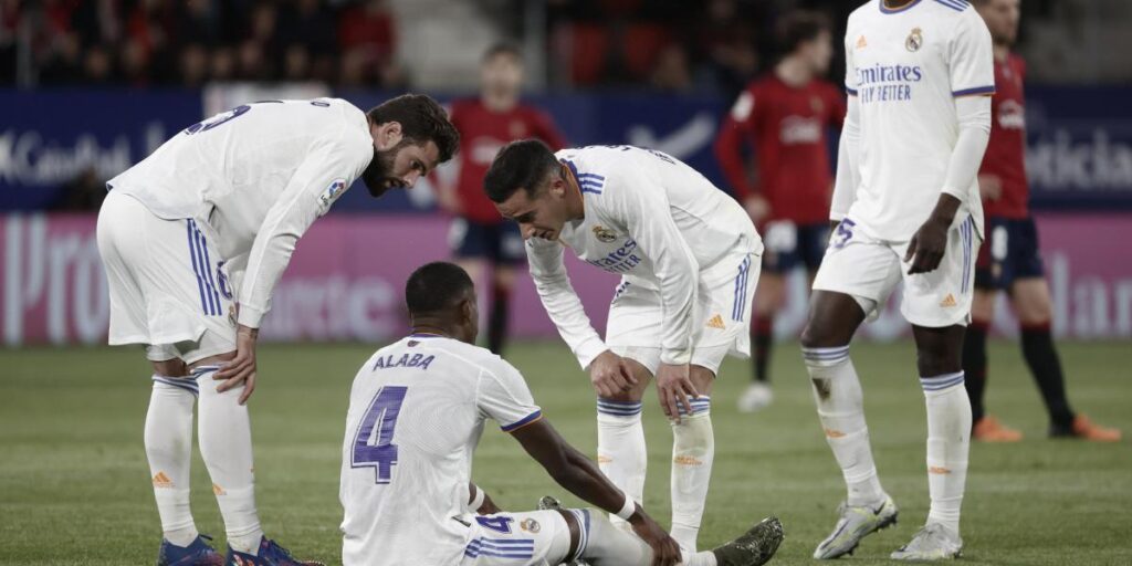 Triple 'cornada' a la defensa del Madrid en Pamplona