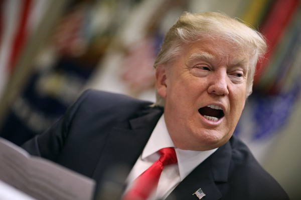 Twitter filtra el tuit de amenaza de Minneapolis de Trump por glorificar la violencia