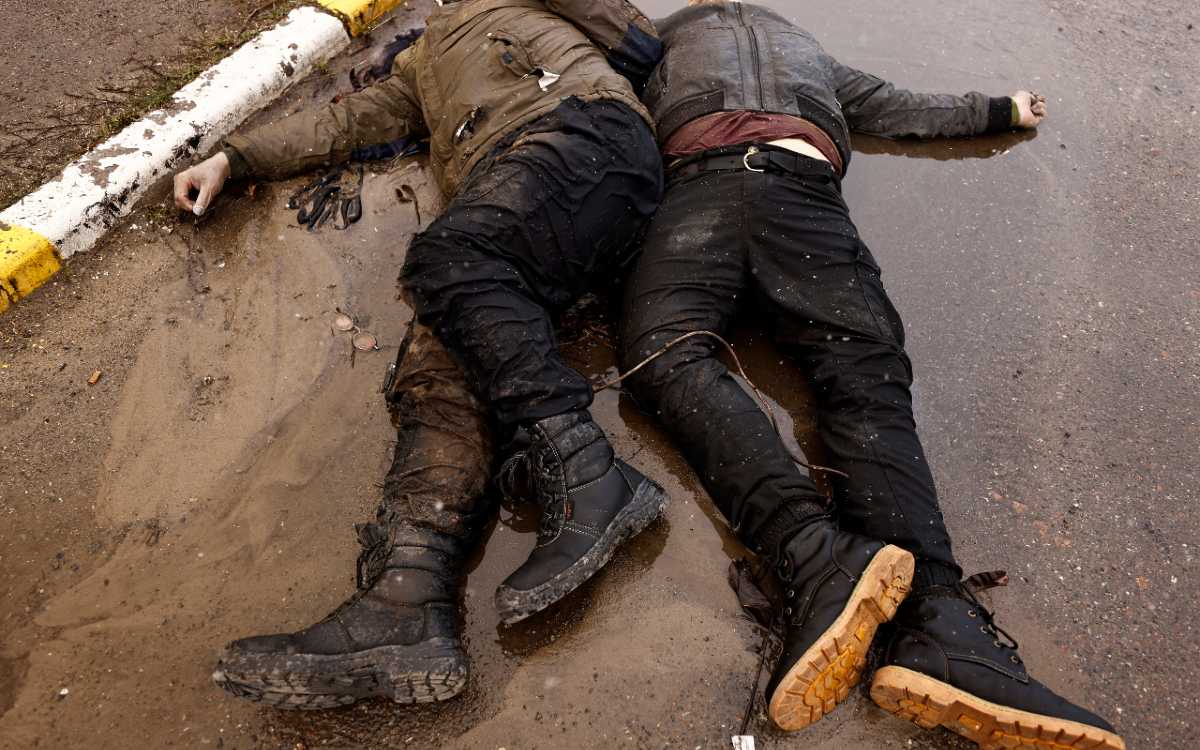 Ucrania acusa a Rusia de una "masacre" de civiles en la ciudad de Bucha