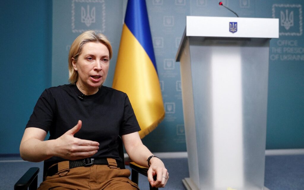 Ucrania intercambia prisioneros con Rusia, 14 personas regresan a casa