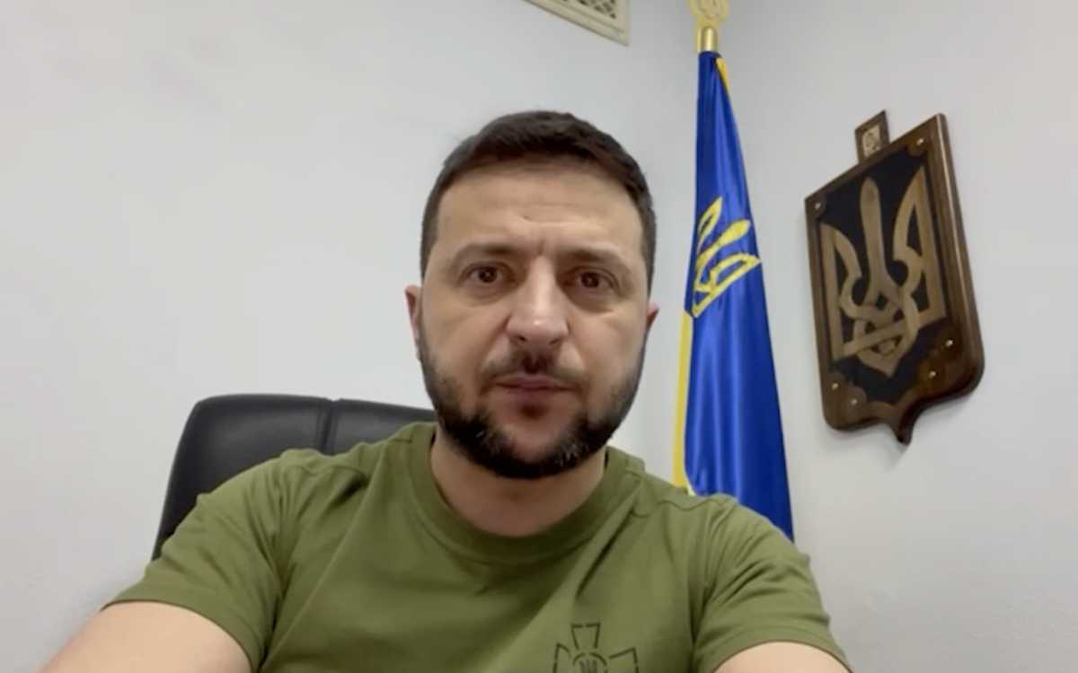 Ucrania sigue resistiendo en Mariúpol, pese a lo que digan los rusos: Zelenski