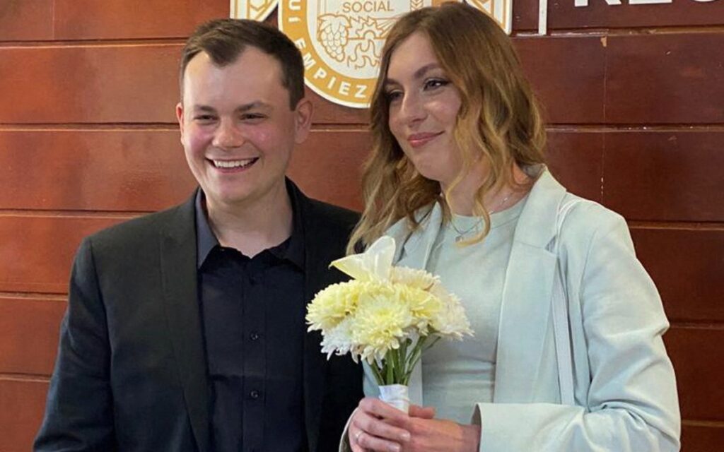 Ucraniana y ruso se casan en Tijuana mientras sus países están en guerra | Video