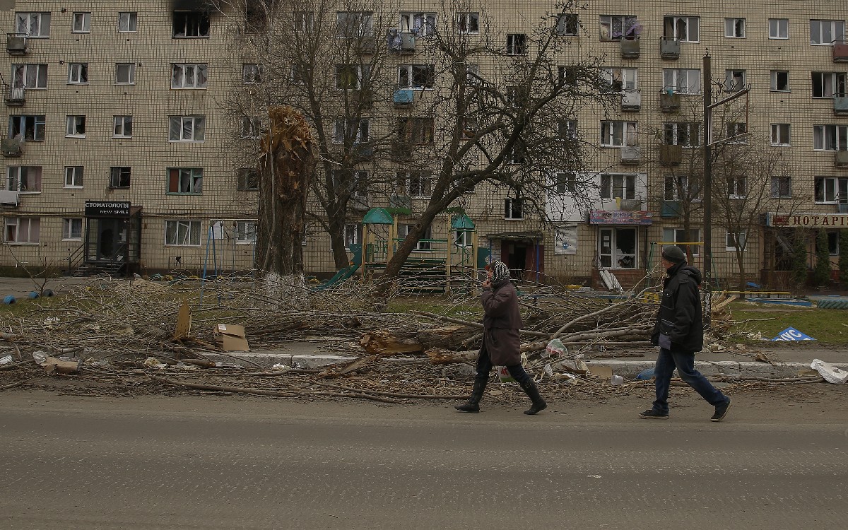 Ucranianos comienzan a regresar a Kiev tras retirada de rusos