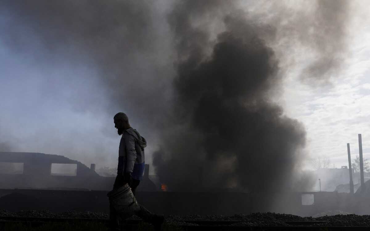 Un misil ruso impacta en la pista de aterrizaje del aeropuerto de Odesa, Ucrania