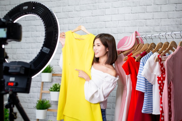 Upmesh cierra $ 7.5 millones antes de la Serie A, lanza su aplicación de compras en vivo para comerciantes de Instagram Live