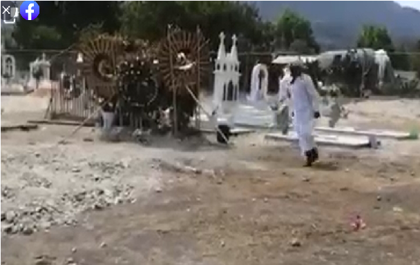 VIDEO: Bailó junto a la tumba de su pareja de baile, huapanguero viajó de San Juan del Río hasta Huichapan