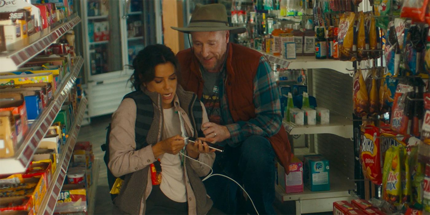 Ver: Eva Longoria y Matt Walsh se hacen amigos de un mapache en Unplugging [EXCLUSIVE CLIP]