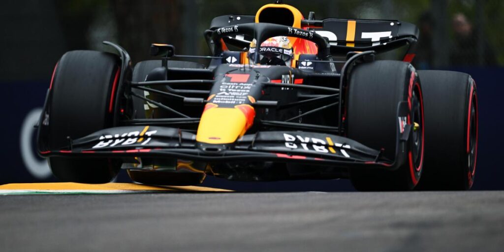 Verstappen, pole en la locura de Imola