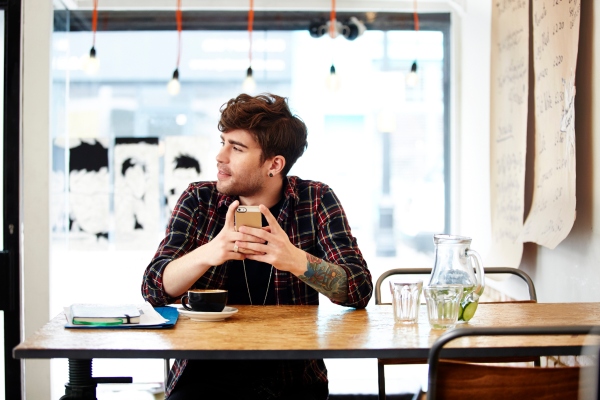 WittyThumbs te ayudará a descifrar lo que realmente significan los mensajes de tu cita