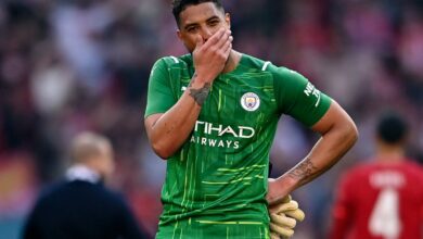 Zack Steffen comete el grosero error del día en Wembley | Video