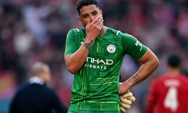Zack Steffen comete el grosero error del día en Wembley | Video