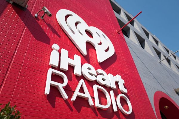 iHeartRadio moderniza la llamada de radio con el lanzamiento de ‘Talk Back’, una herramienta para enviar mensajes de voz a los presentadores