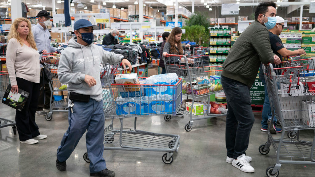 la economía se contrajo en el último trimestre pese al gasto de consumidores