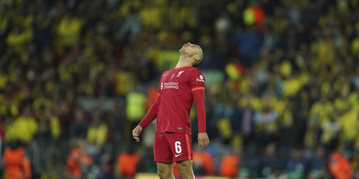 ¡Thiago hace temblar la cruceta de Rulli!