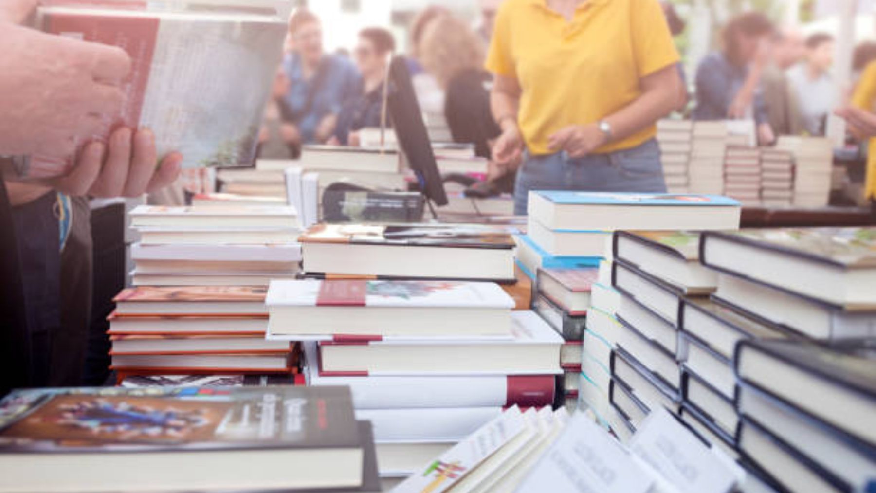 ¿Por qué Sant Jordi se celebra el mismo día que el Día del Libro?