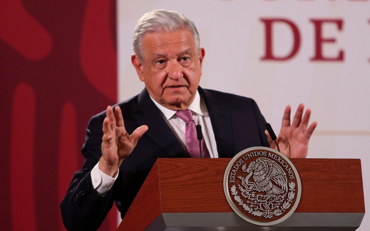 “¿Quién saca las migajas?” en la alianza PRI-PAN, cuestiona AMLO