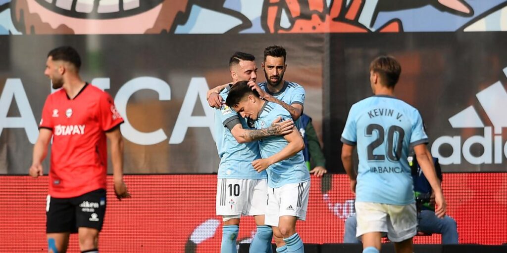 ¡Autogol y expulsión de Ximo Navarro en siete minutos!