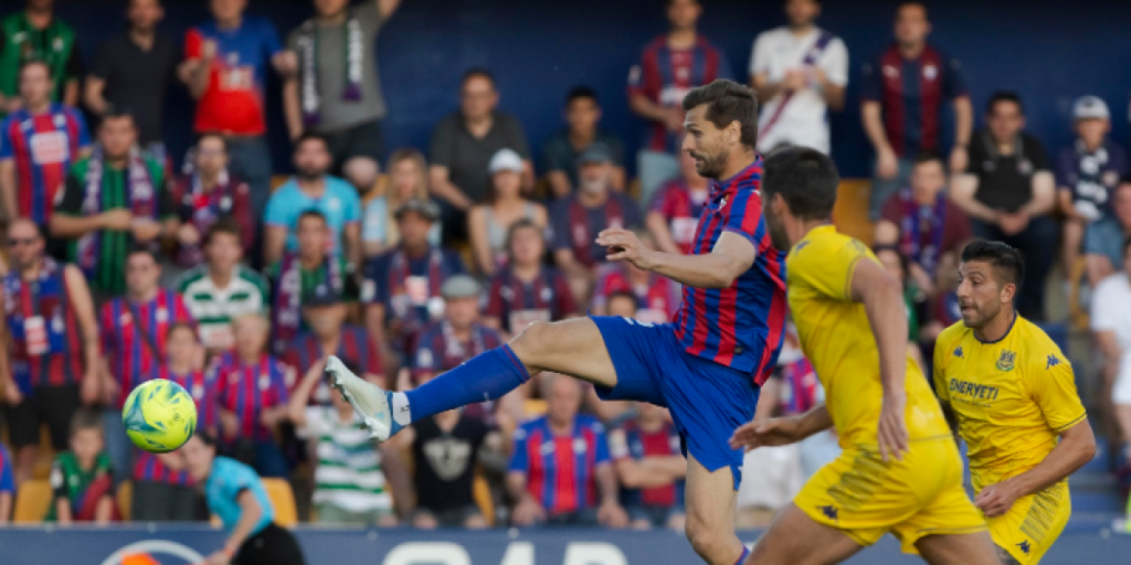 ¡El Eibar se queda fuera del ascenso directo!