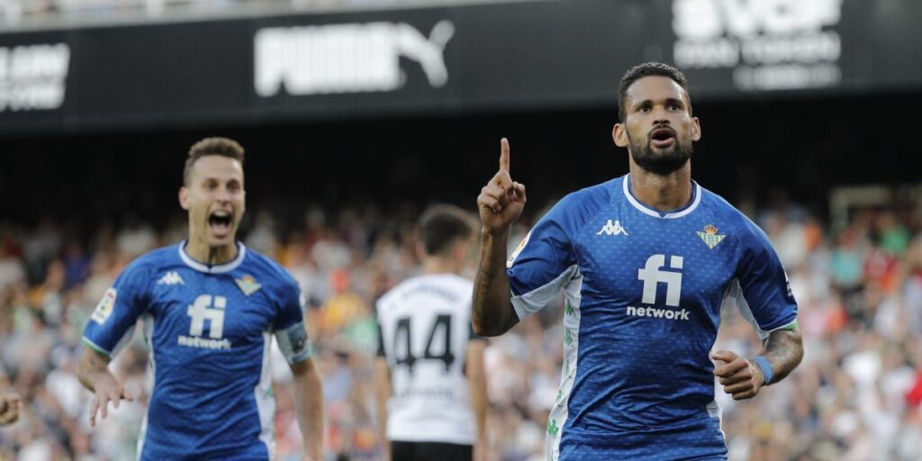 0-3: El Betis golea al Valencia y no regala la Champions