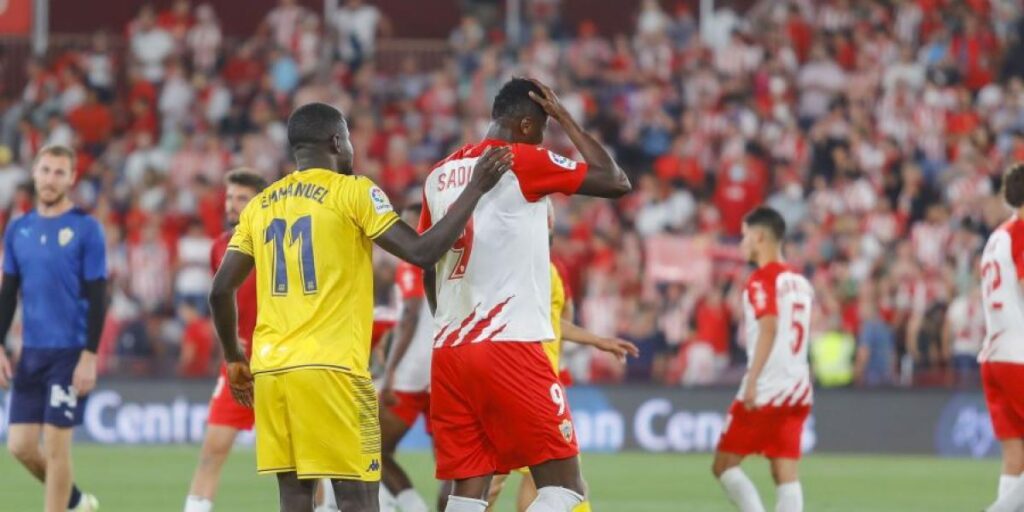 1-1: El colista obliga al Almería a jugarse el ascenso en la última jornada