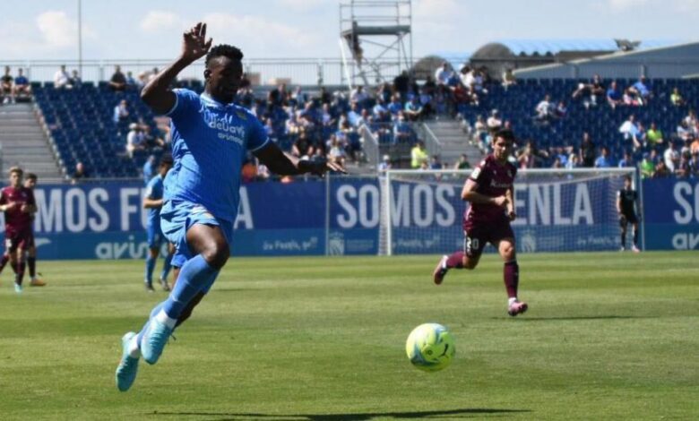 1-2: Un golazo de Sola en el 95' pone al Sanse tiro de la salvación