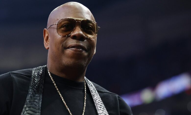 Hombre aborda a Dave Chappelle durante espectáculo del Festival de Los Ángeles