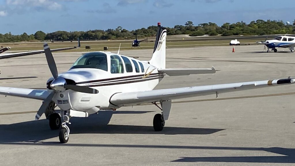 pasajero aterriza avión tras una emergencia del piloto