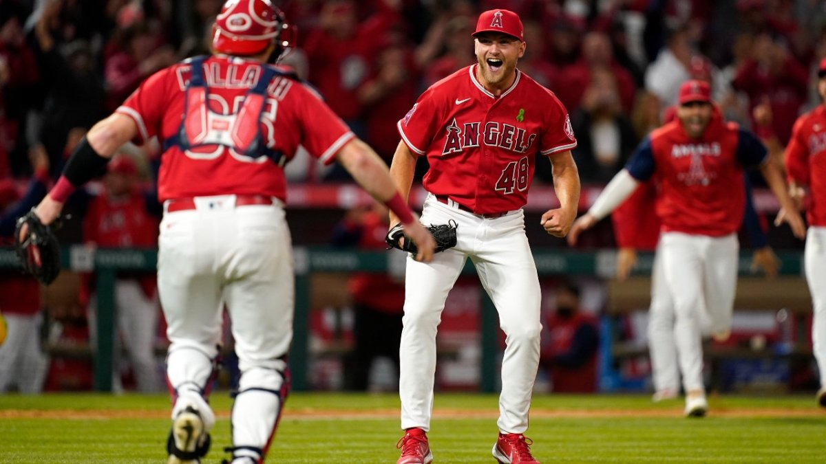 Detmers lanza juego sin hit ante los Rays de Tampa Bay