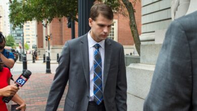 Nathan Carman se declara no culpable de asesinar a su madre en altamar