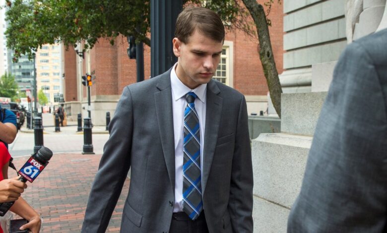 Nathan Carman se declara no culpable de asesinar a su madre en altamar