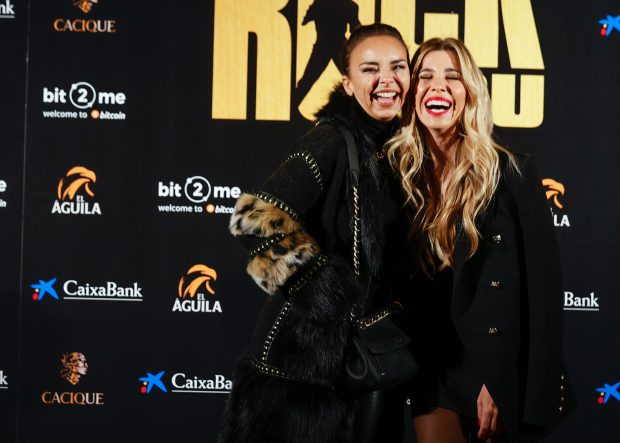 Natalia Rodríguez y Chenoa en un photocall / Gtres