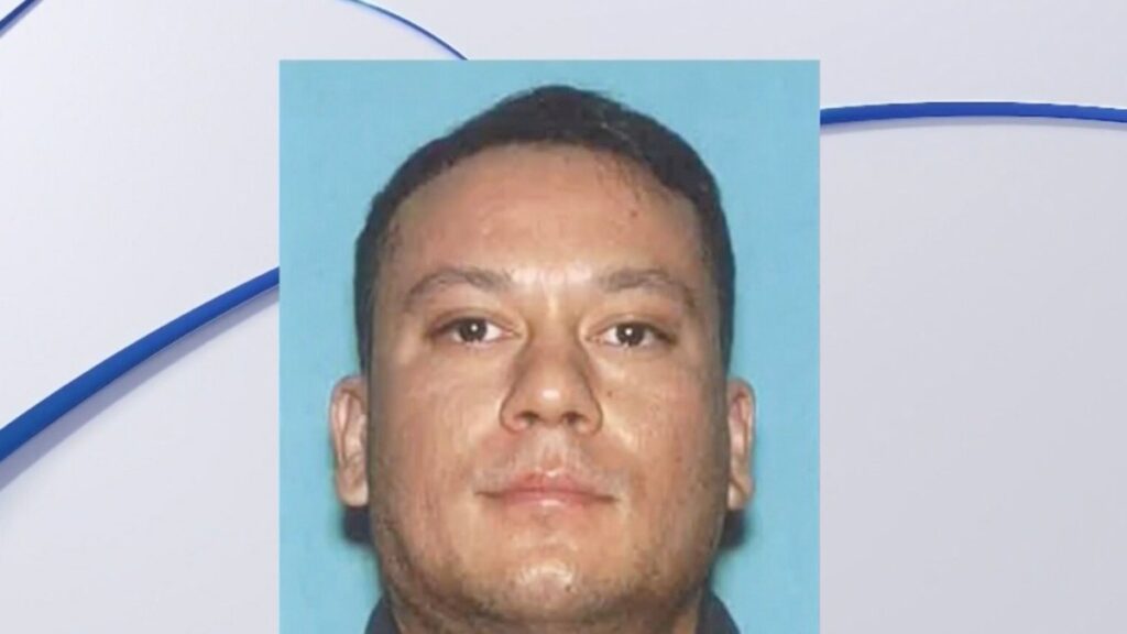 Oficial de policía arrestado por presuntamente masturbarse mientras estaba de servicio en San José