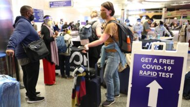 Nueva recomendación de los CDC: hacerse un test del COVID-19 antes de viajes nacionales