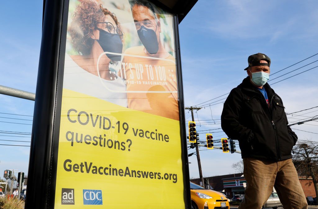 ¿Vuelven las mascarillas? Lo que dicen los CDC