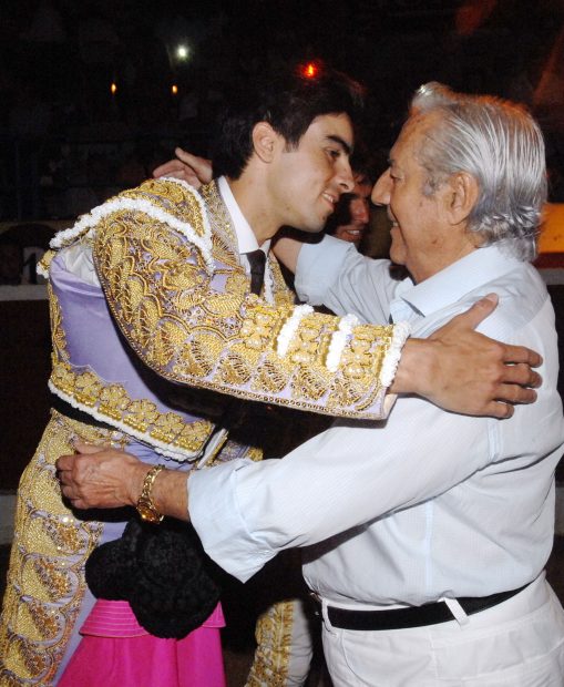 'El Litri' junto al torero Miguel Ángel Perera / Gtres