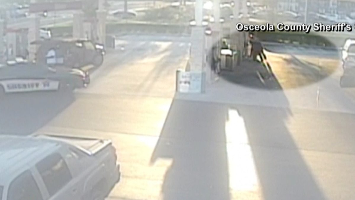 Alguacil de Osceola anuncia cargos contra sospechoso y policía por incidente en gasolinera
