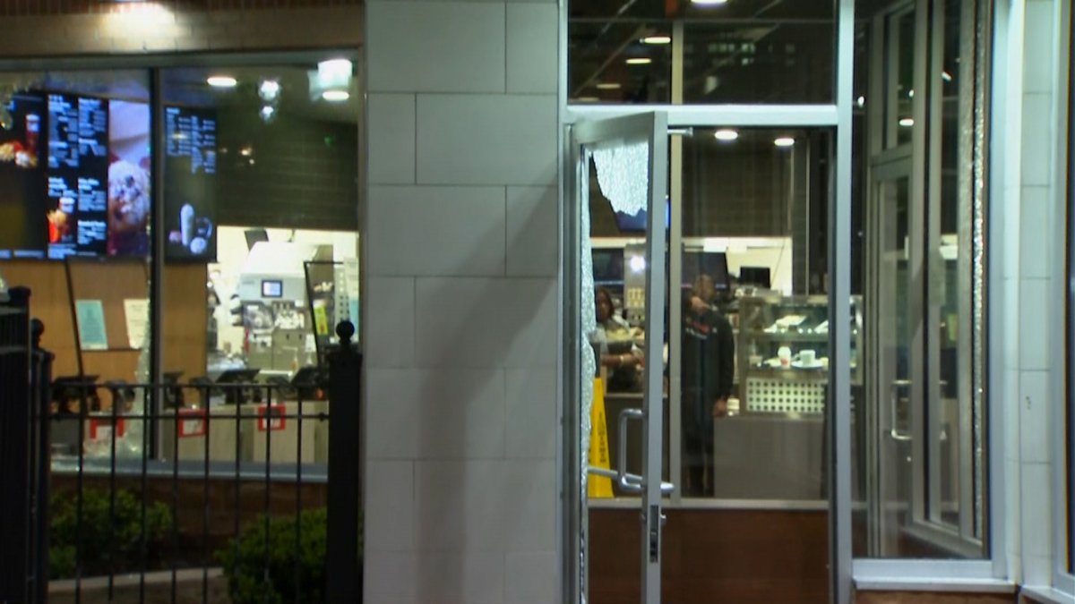 Tiroteo masivo y peleas desatan el caos en Near North Side