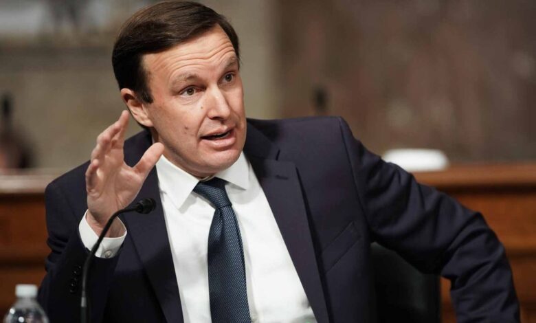“Tal cantidad de tiroteos en escuelas solo ocurre en EEUU”, senador demócrata