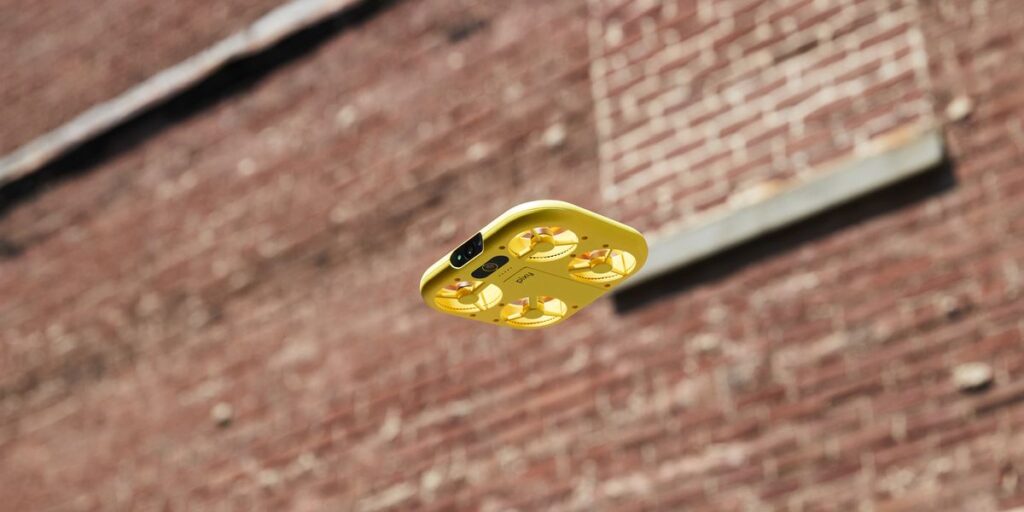 El primer dron de Snapchat, el Pixy, es un camarógrafo autónomo capaz